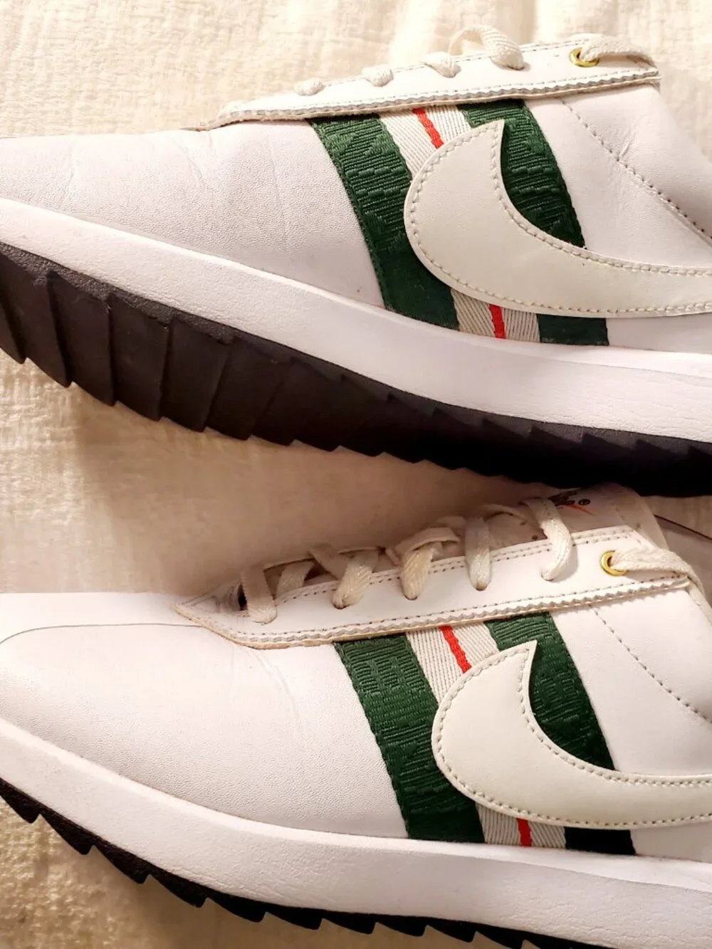 Nike Leather Sneakers White Green Stripe Trainers Men’s 8 / Women’s 9.5 Classic